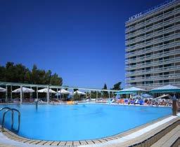Hotelul oferă parcare gratuită. ALTE TIPURI DE CAMERE Camere Family, Apartamente WELLNESS Centrul spa are baie turcească, salon de înfrumusețare și sală de gimnastică.
