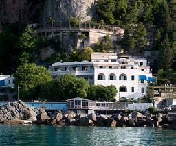 Zona de plajă privata, receptie, parcare, terasă. ALTE TIPURI DE CAMERE Superior. HIGHLIGHTS Aproape de centrul oraşului Amalfi. De la 169 Perioada: 06.