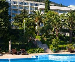 Becic MUNTENEGRU 141 Qween of Montenegro 4 Riviera Resort 3 DEMIPENSIUNE DEMIPENSIUNE Situat pe un deal cu vedere la plajă de 2 km din Becici şi la 4 km de Budva.