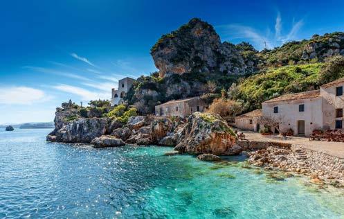 Chartere Italia 173 SICILIA Sicilia este o insula plina de poveste, cea mai mare dintre toate insulele Marii Mediterane, care apartine astazi Italiei.