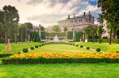 208 Euroweekend Austria VIENA Viena, capitala Austriei, este un oras splendid, cu cladiri in stil baroc, ce a fost vreme de secole centrul Imperiului Habsburgic.