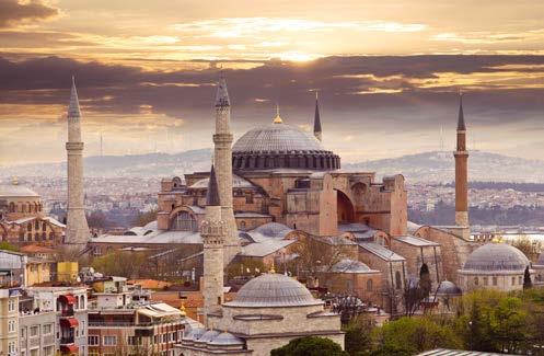 238 Euroweekend Turcia ISTANBUL Localizat in centrul Lumii Stravechi, Istanbulul reprezinta unul din cele mai importante orase din orient, faimoase atat pentru monumentele istorice cat si pentru