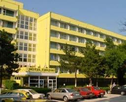 48 ROMÂNIA Litoral Venus Hotel Vulturul 3 MIC DEJUN ȘI PRÂNZ Hotelul, renovat în totalitate, are o arhitectură unică pe rotund, dispune de un număr de 206 camere duble şi single, situate pe 13 nivele