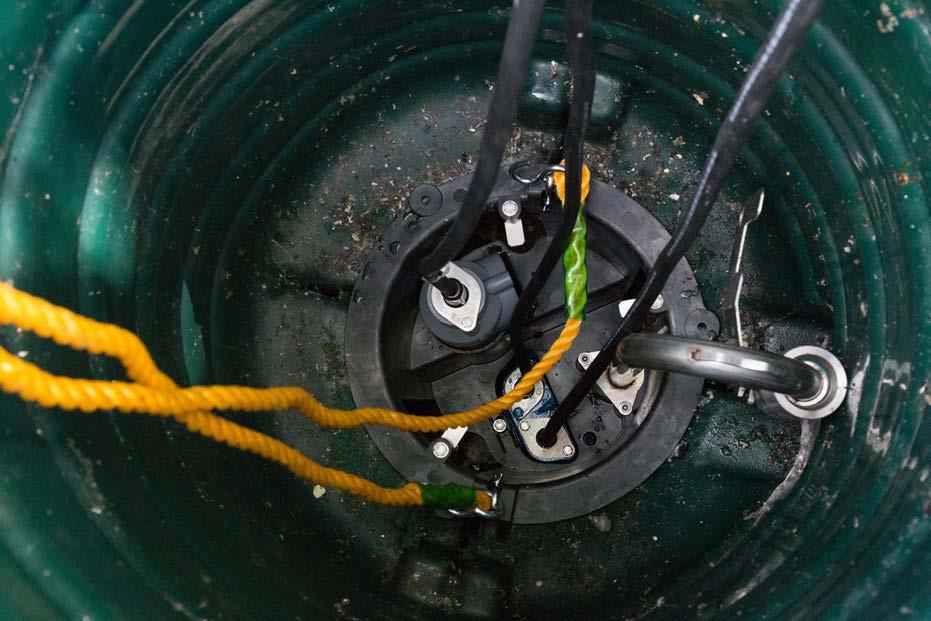 3. UPPSTART 3.1 FÖRE UPPSTART Kontrollera att all utrustning inuti stationen är korrekt fastsatt och i rätta lägen efter transport och installation i *mellandäcket*.