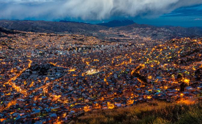 Dag 12: Ankomst till La Paz På morgonen anländer vi i La Paz, huvudstaden med Bolivias andra största befolkningsmängd. Denna vackra stad häpnar alla besökare med den varierande omgivningen.