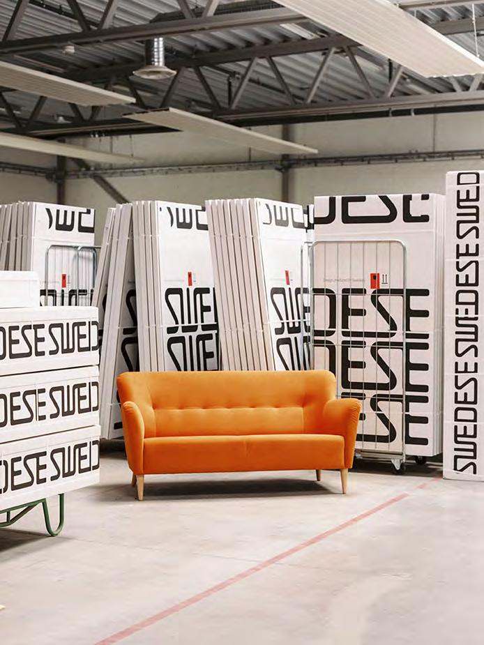 40 Nova soffa. Design Swedese. Tree klädhängare.