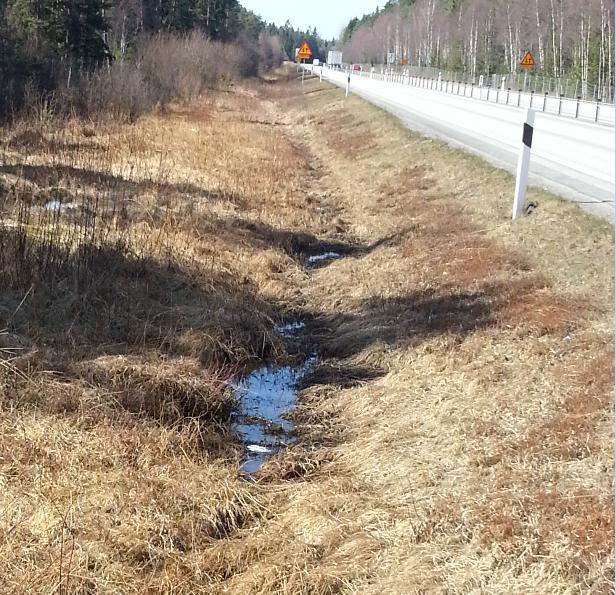 7.2 Rv 27 Kärda Denna väg är speciell då den är byggd på torv vilket skiljer sig från de andra vägarna och gjorde den intressant för rapporten.