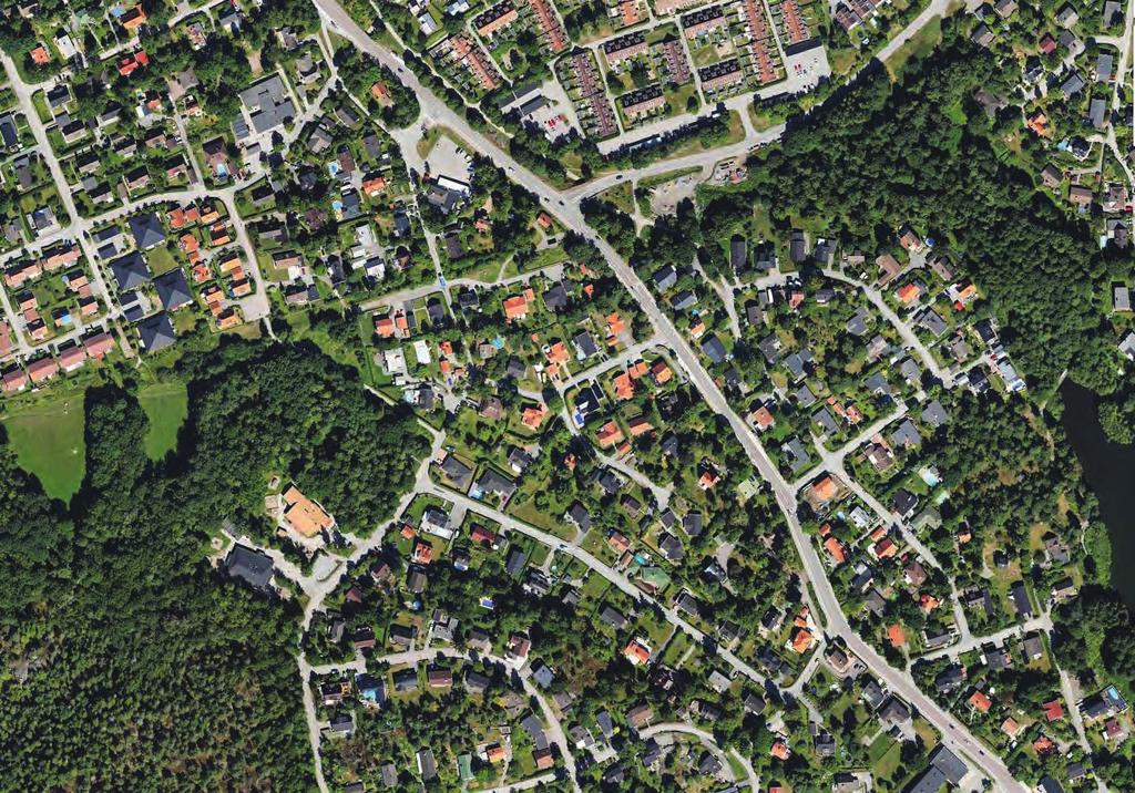 2.2 Nuläge Från aktuellt planområde är det ca 400 meter till Häradsvägen via Morkullevägen. Häradsvägen är huvudvägen för biltrafiken i området.
