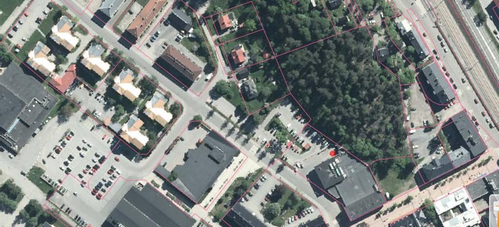 Kollektivtrafik Centrumlinjen passerar längs Kungsgatan utmed planområdet.