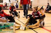 EL-HOCKEY El-hockey är en utmärkt sport för dig som använder permobil som hjälpmedel då man manövrerar den med joystick.