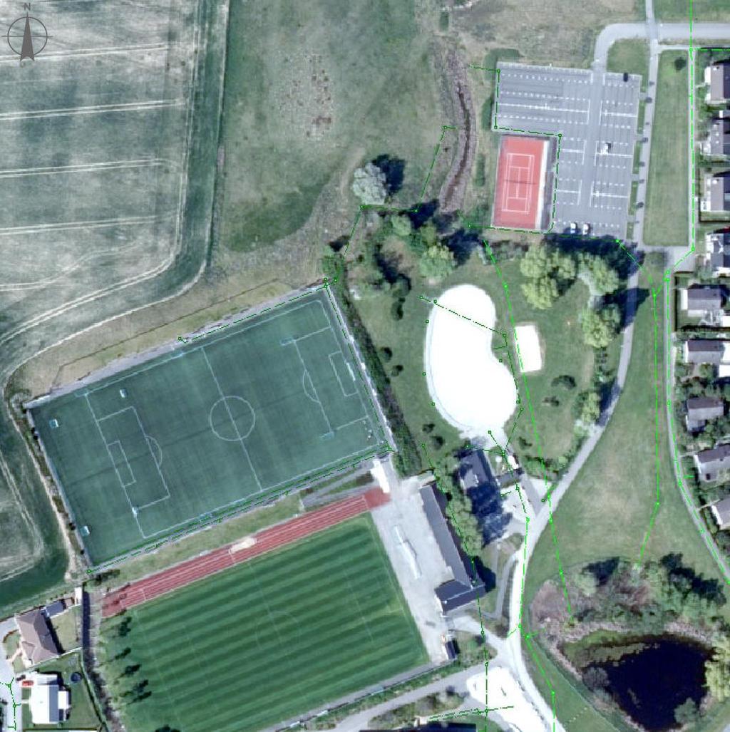 Bara med konstgräsplanenen och dagvattendammen(blå) i nordöst (Ortofoto från Svedala kommun).