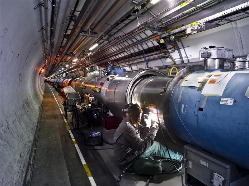 2. Large Hadron Collider Figure 4: Svetsing av