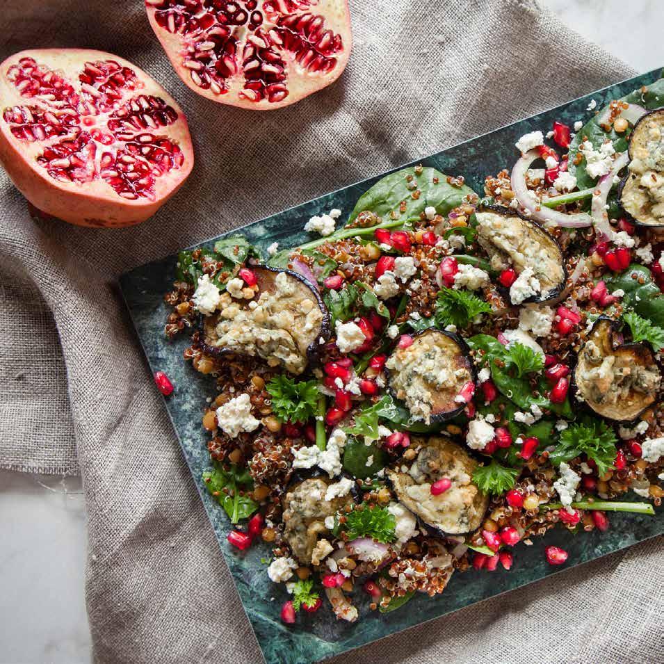 ÄDELOSTGRATINERAD AUBERGINE på gryn- och granatäppelsallad 4 port.