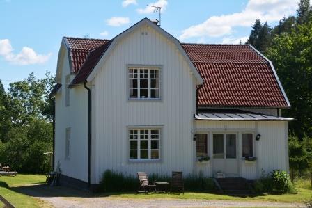 Västervik Tribbhult 1:3, del av Bostadshus 1 Välbevarat bostadshus på 110 m² med en biyta på 130 m² byggt 1920 och