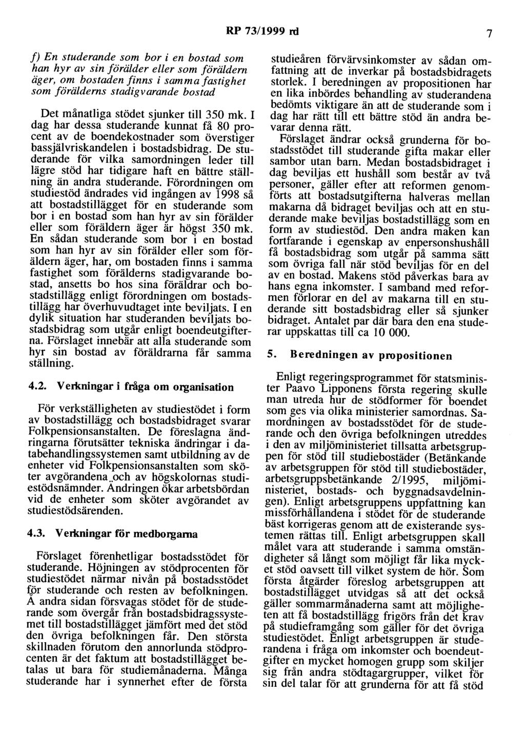 RP 73/1999 rd 7 j) En studerande som bor i en bostad som han hyr av sin förälder eller som föräldern äger, om bostaden finns i samma fastighet som förälderns stadigvarande bostad Det månatliga stödet