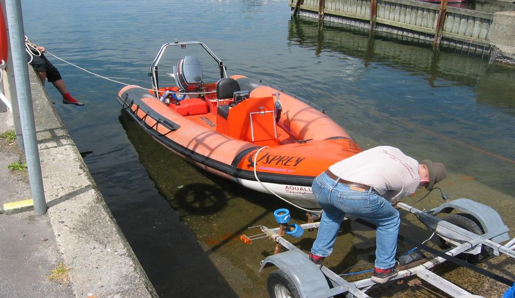 BÅTINSTRUKTIONER AQUALUND SDK 2009 Det finns en massa saker att veta om vår båt. Nedan har jag försökt lista de saker som Anders gick igenom och särskilt poängterade vid båtdagen den 24 maj 2008.