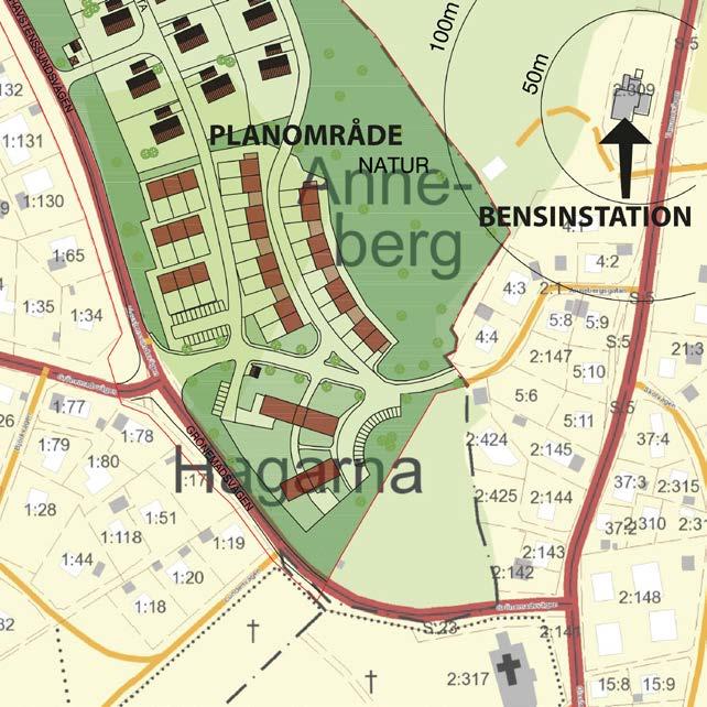15(17) Kartan visar bensinstationens placering i förhållande till tänkta bostäder vid Anneberg. Fastigheterna direkt nordväst om det nu aktuella planområdet är planlagda för småindustri.