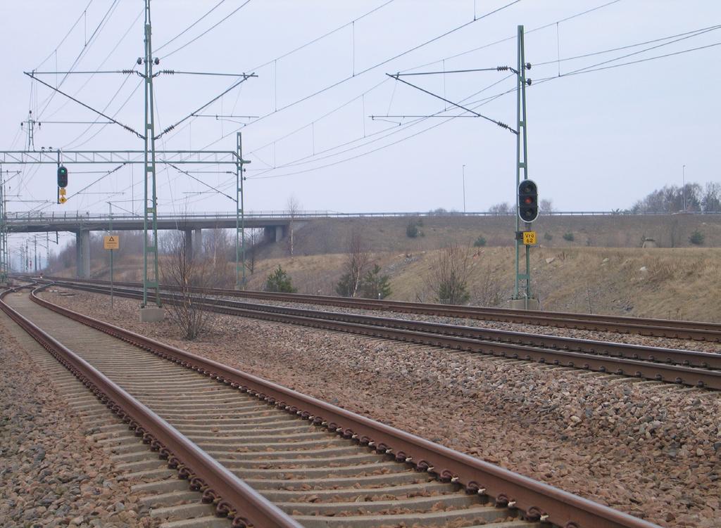 15 Tågstation Till granskningshandlingen bör kommunen föreslå ett förstahandsval gällande stationsläge. Kommunen bör ta täten i byggandet av stationen genom att delfinansiera och söka statsbidrag.