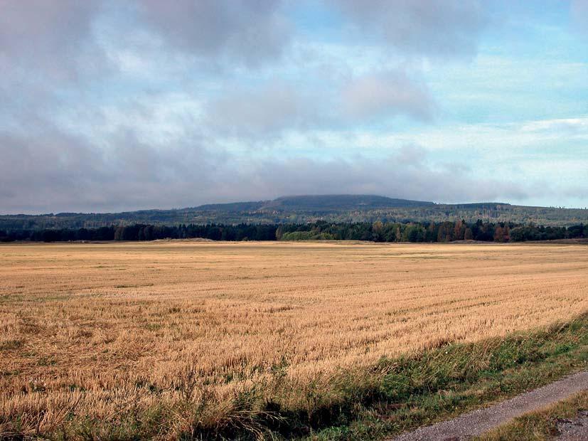 Bild 1. Kinnekulles koniska profil Fig. 3. Profil genom Kinnekulle och Billingen. Höjdskalan=11xlängdskalan.