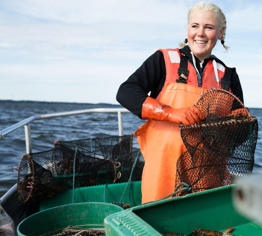 Utmaningarna som yrkesfiskare är många. Arbetet med att bevara mångfald och fiskebestånd ser hon som en självklar del. Som yrkesfiskare lever vi av och med naturen.