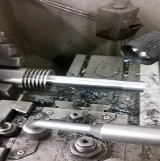 3.5 Prototypframtagning Efter att ha undersökt extrudern så påbörjades arbetet med att ta fram en fungerande prototyp. Det skissades en komplett ritning av extrudern i Catia.