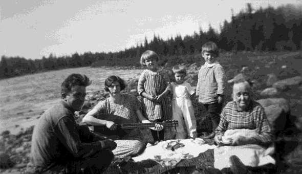 Nu växer de sista ängarna igen och det gamla kulturlandskapet blir på sikt något som kan beskrivas som ett naturlandskap, eller snarare naturskog.