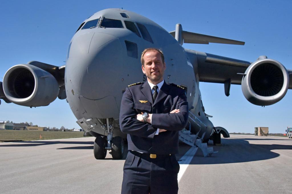 Nu ska han gå vidare i karriären och bli chef för den internationella enheten Heavy Airlift Wing. Den är baserad i Ungern på Papa basen och flyger Boeing C-17 transportflygplan.