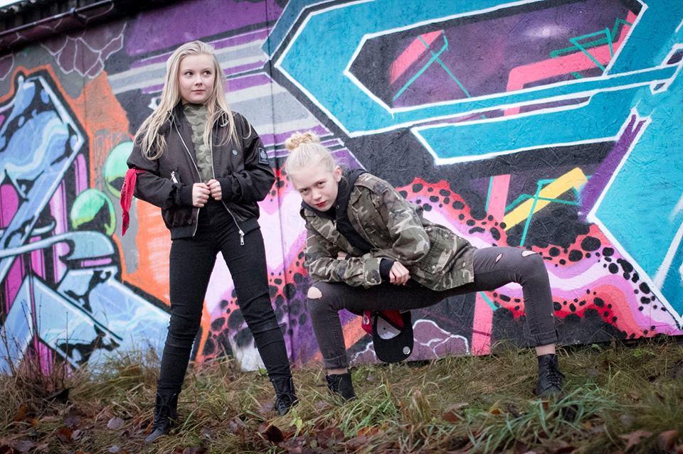 TÄVLINGSDANS Att tävlingsdansa är så mycket mer är steg och domarsiffror. Det är en varm gemenskap och en möjlighet att växa både i dansen och i sig själv.