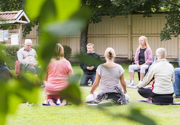 Hedvigs prästgård samlar och fokuserar på andlig fördjupning som sker, dels på prästgården och dels på olika håll i staden, utöver det regelbundna gudstjänstliv