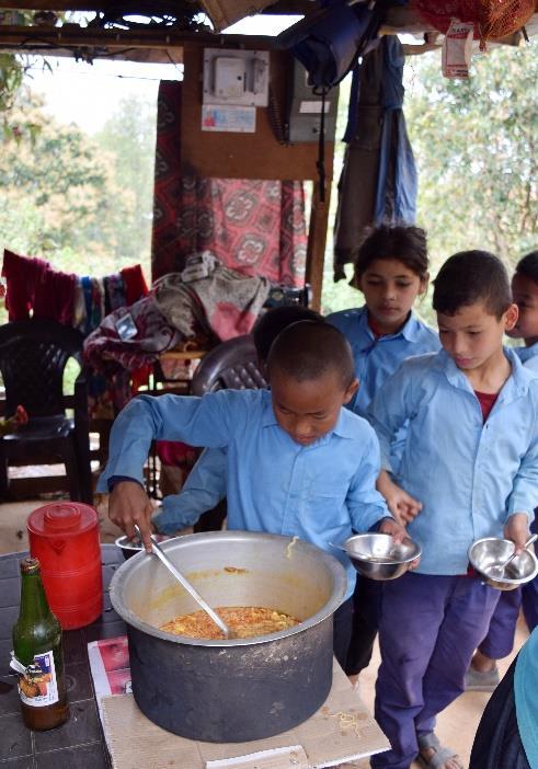 Uppföljning och uppstart av skolprojekt Projekt Extraundervisning för elever som inte hänger med i skolarbetet kör på i de båda skolorna Jyamrung och Bharmale.