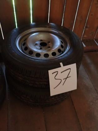 2 däck Bridgestone 195/65r15