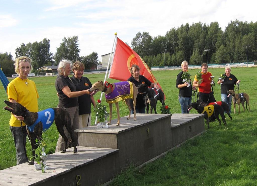 98, fyra Run Mary Ann, 33.08, femma Athenas Pearl, 33.39 och sexa Ruff, 33.41. Tiderna bättre än förra helgen! Dagens försök i Cindy Rose Tiktrofé togs hem av Hanky Panky, Pia Aalto, SHS, 32.89.