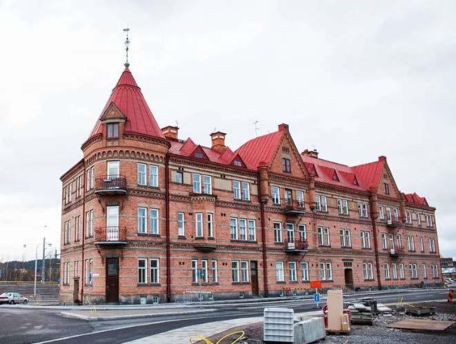 Johanssonska huset är uppfört 1899 och utmärker sig som en solitär med sina påkostade röda tegelfasader och ett konstfullt plåttak