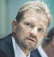 JÁCHYM, FUNES ČI BELMONDO Dobrú náladu dodávajú hokejistom aj české filmové klasiky.,,to ale platí len o nich dvoch. Mňa z toho vynechajte, vraví Nedorost.,,Tomáš je do toho úplný blázon.