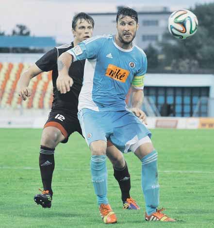 4 FUTBAL štvrtok 30. 10. 2014 PRED DOHRÁVANÝM ZÁPASOM 3. KOLA NAJVYŠŠEJ SÚŤAŽE FC SPARTAK TRNAVA ŠK SLOVAN BRATISLAVA TABUĽKA 1. Trenčín 15 9 4 2 30:14 31 2. Žilina 15 8 6 1 31:12 30 3.