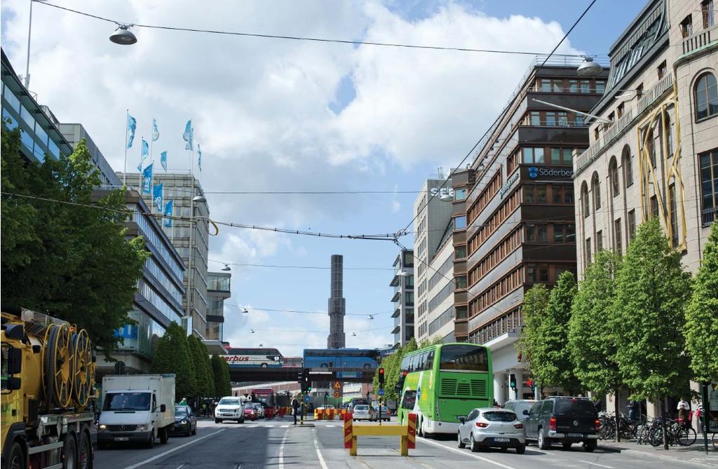 Sida 36 (47) Vy längs Hamngatan västerut, Sergels torg i fonden, befintlig situation. (Nyréns, 2016) Vy längs Hamngatan västerut, Sergels torg i fonden, med planförslaget inlagt.