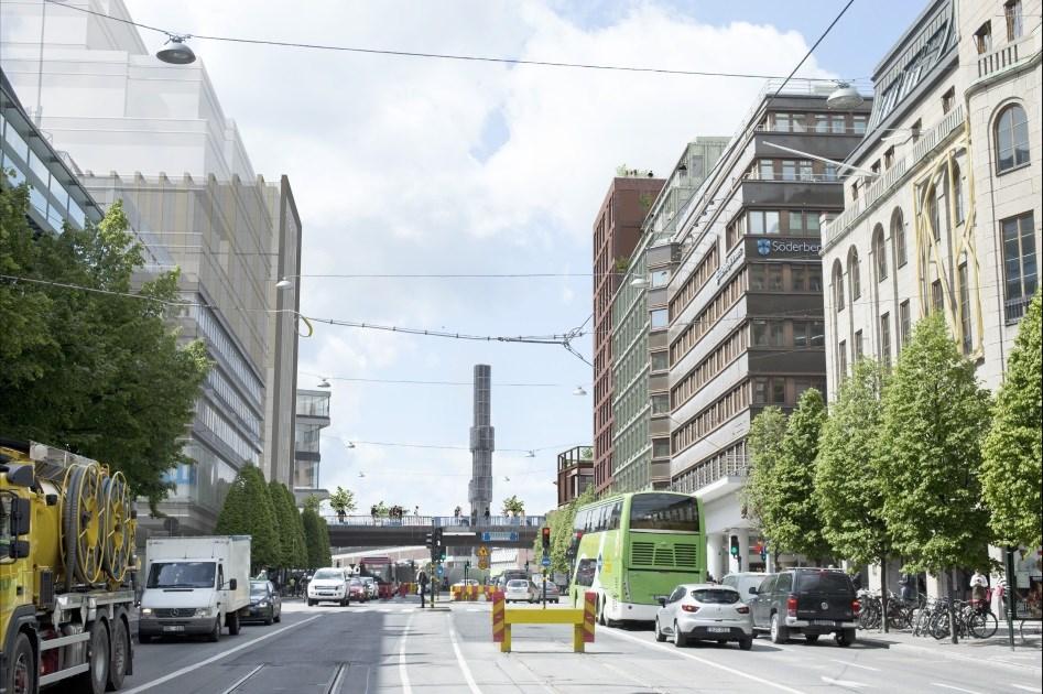 (Nyréns, 2016) Positivt är att förslaget bygger vidare på karaktären där individuella byggnader framträder utan att dominera, samt att M-husets volym tillsammans med Trollhättan 29