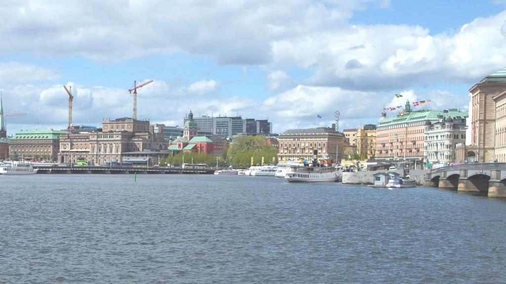 Sida 37 (47) Påverkan på kulturmiljön sett på distans En övergripande konsekvens är att Hästskon 12 som volym kommer att ta mer plats i stadens siluett än idag.