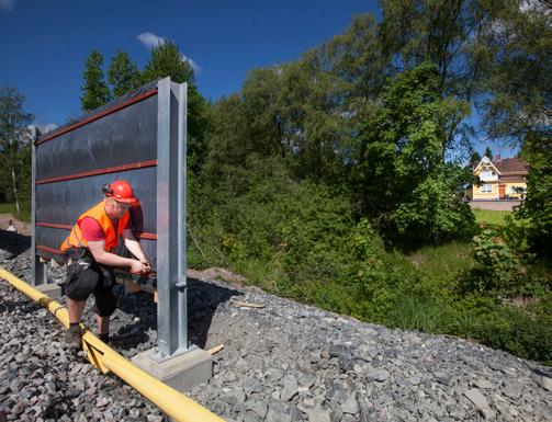 Under 2016 bygger vi bullerskyddsskärmar vid Djursholms Ekeby och vid Bråvallavägen samt söder om