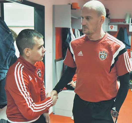 zaplnila a po dovolenkách začalo mužstvo na ihrisku Lokomotívy odkrajovať zo zimnej prípravy. Tréner Miroslav Karhan víta na prvom tréningu Martina Mikoviča.