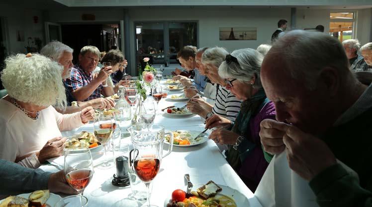 Från en lunch på Ven i glada vänners sällskap.