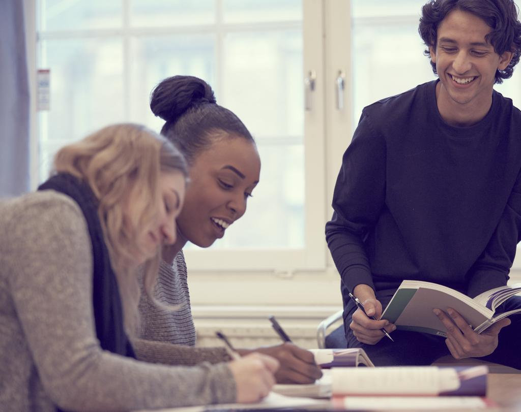 GRUNDLÄGGANDE OCH GYMNASIAL NIVÅ STUDIEHANDBOK Här