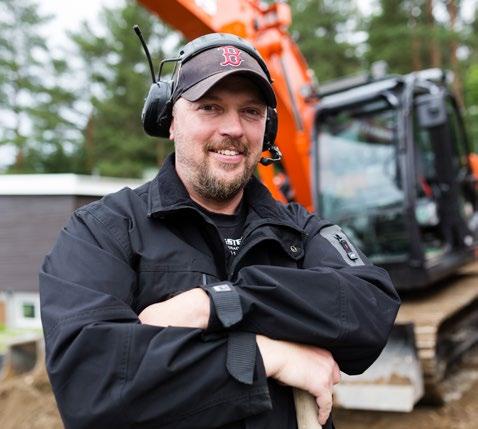 Peter Bergsten förklarar hur han har tänkt: Jag tycker det här är en tillräckligt kraftfull grävare för att den ska klara av rena schaktjobb och lasta massor på lastbil, samtidigt som det går utmärkt