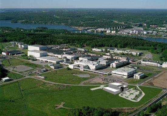 Arbetsmarknad AstraZeneca i Södertälje bygger just nu en ny stor produktionsanläggning för fyllning och packning av proteinläkemedel som
