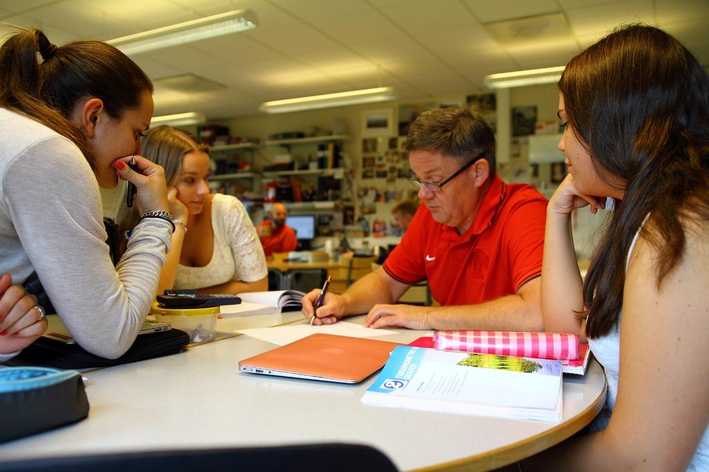 9(16) Vad säger Skolverkets Allmänna råd om studie- och yrkesvägledning? I korthet framgår följande: Studie- och yrkesvägledning är en rättighet för barnet/eleven/den studerande.