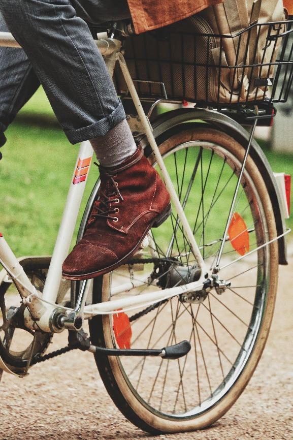 Exempel på aktiviteter för att nå dit: Mål och planer som prioriterar gång, cykel och kollektivtrafik utarbetas tillsammans med en ambitiös tidsplan.