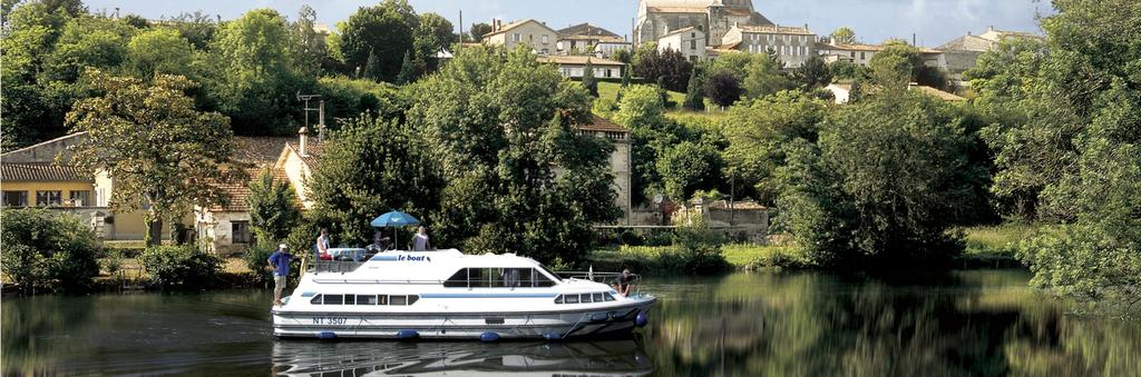 Charente Hyr kanalbåt i fantastiska Charente Floden Charente i det västliga Frankrike går också under namnet Frankrike Frankrikes favorit flod.