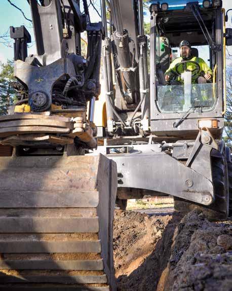 Markarbeten Inom markarbeten erbjuder vi en rad olika tjänster, allt från dränering och gjutning av betongplattor till stenläggning och plattsättning.