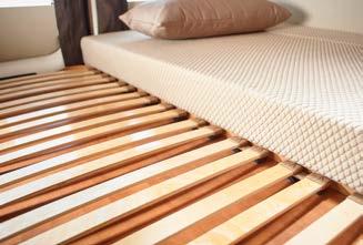 KOMPAKT FÖRETAGET Sängarna i Malibu Van har bästa sovkomfort med ventilerad ribbotten och 7-zons kallskumsmadrass.