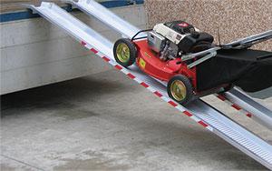 Samtliga modeller utom modell M050 kan beställas utan sidokanter (glidskydd i sidled), läs